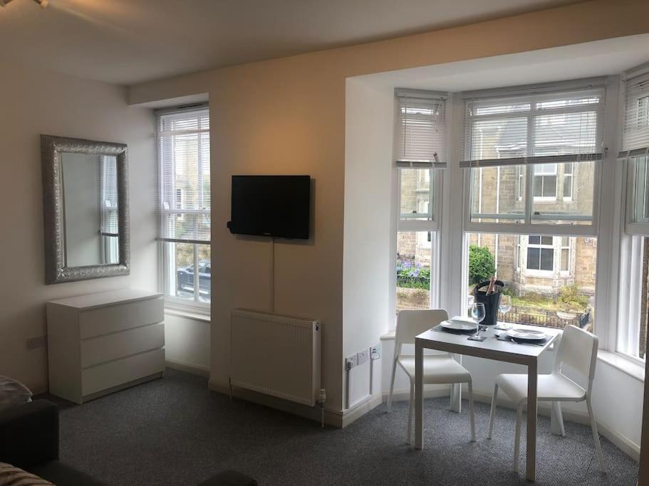 Newly Renovated Modern Studio Apartment Πενζάνς Εξωτερικό φωτογραφία