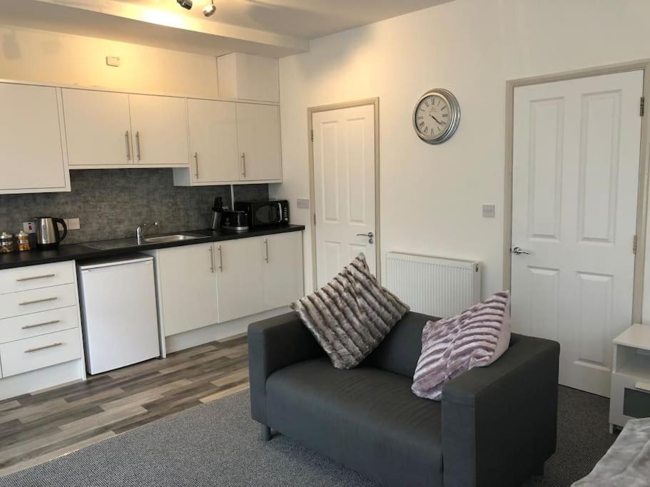 Newly Renovated Modern Studio Apartment Πενζάνς Εξωτερικό φωτογραφία