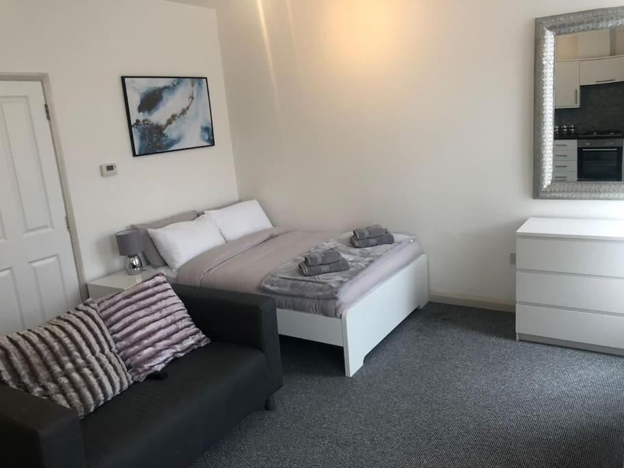 Newly Renovated Modern Studio Apartment Πενζάνς Εξωτερικό φωτογραφία