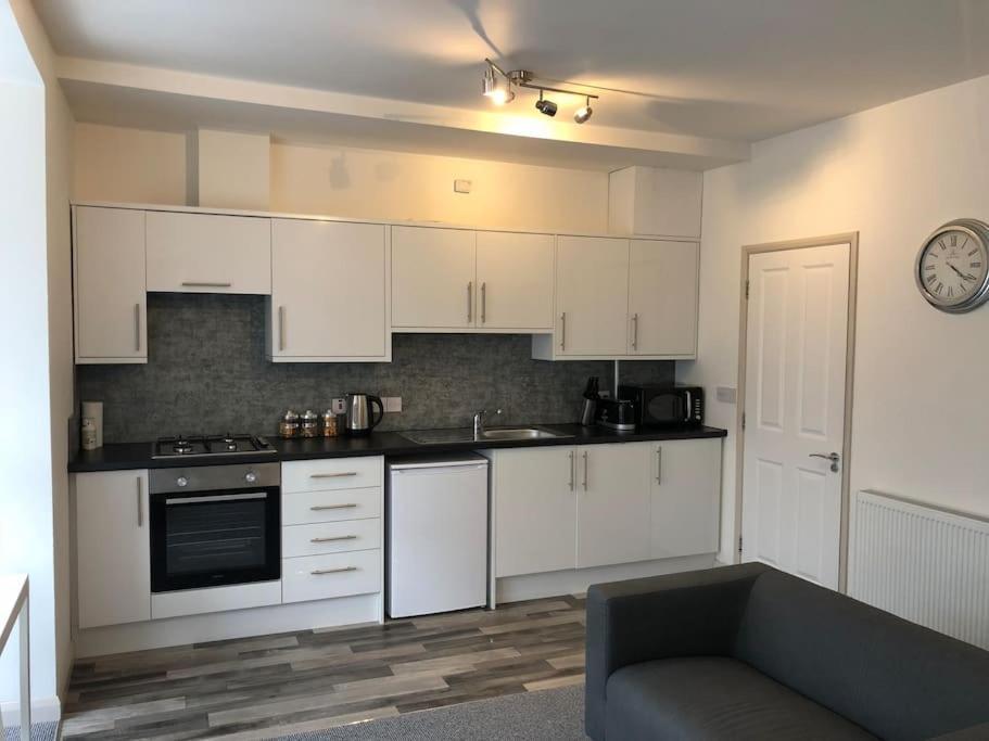 Newly Renovated Modern Studio Apartment Πενζάνς Εξωτερικό φωτογραφία