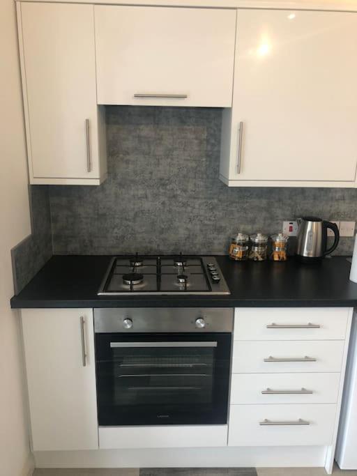 Newly Renovated Modern Studio Apartment Πενζάνς Εξωτερικό φωτογραφία